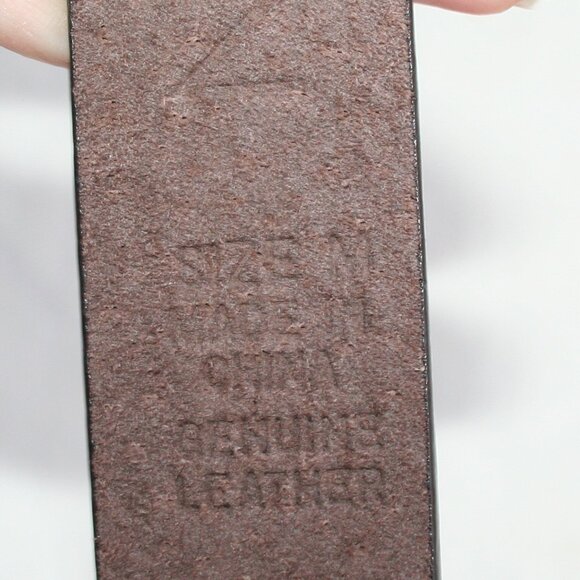✨NY & Co LADIES LEATHER BELT SIZE M WOMENS METAL BUCKLE EUC DARK BROWN DESIGNER - Picture 7 of 14